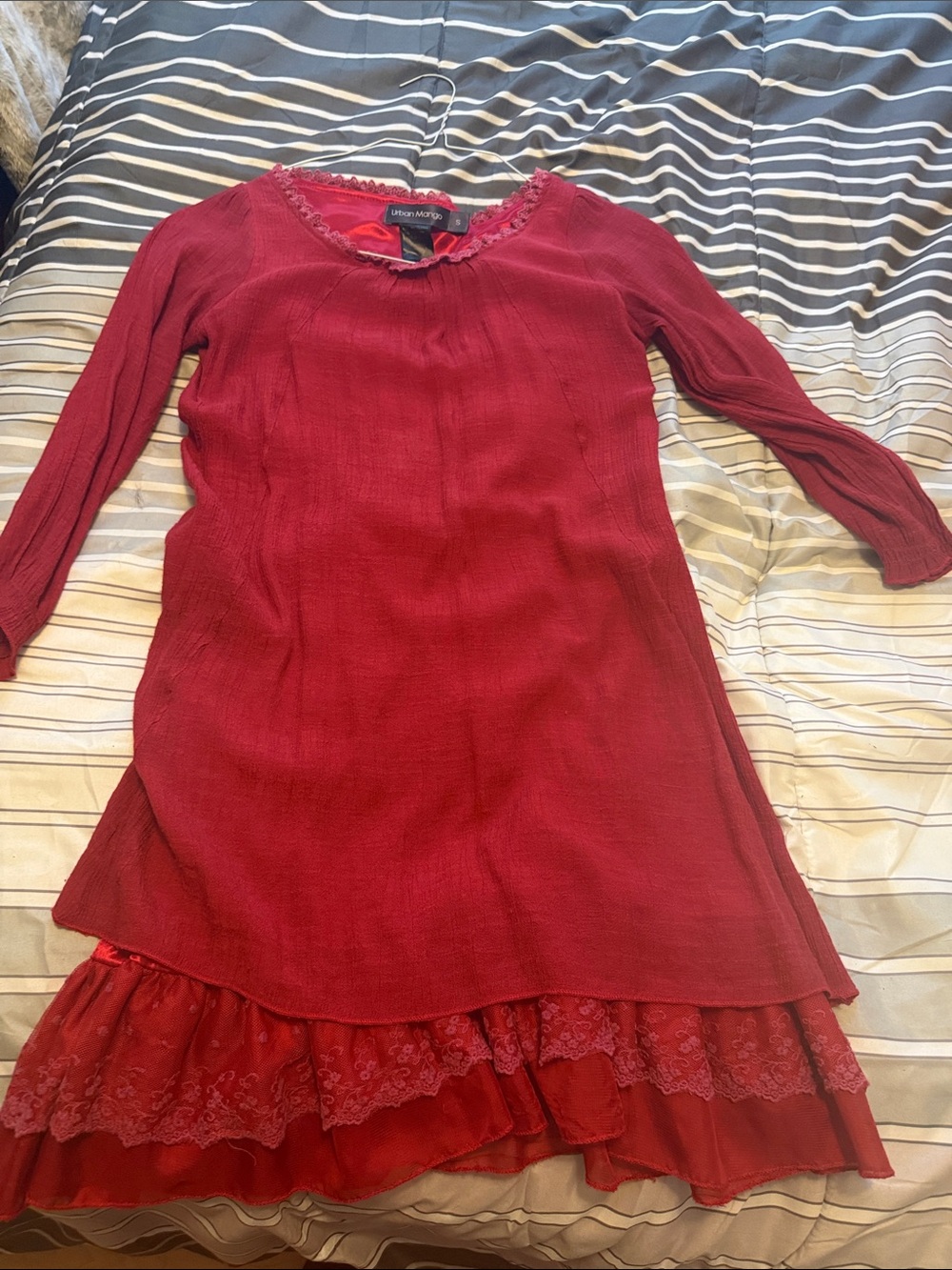 Women’s Red Long-Sleeve Lace-Hem Formal Dress
